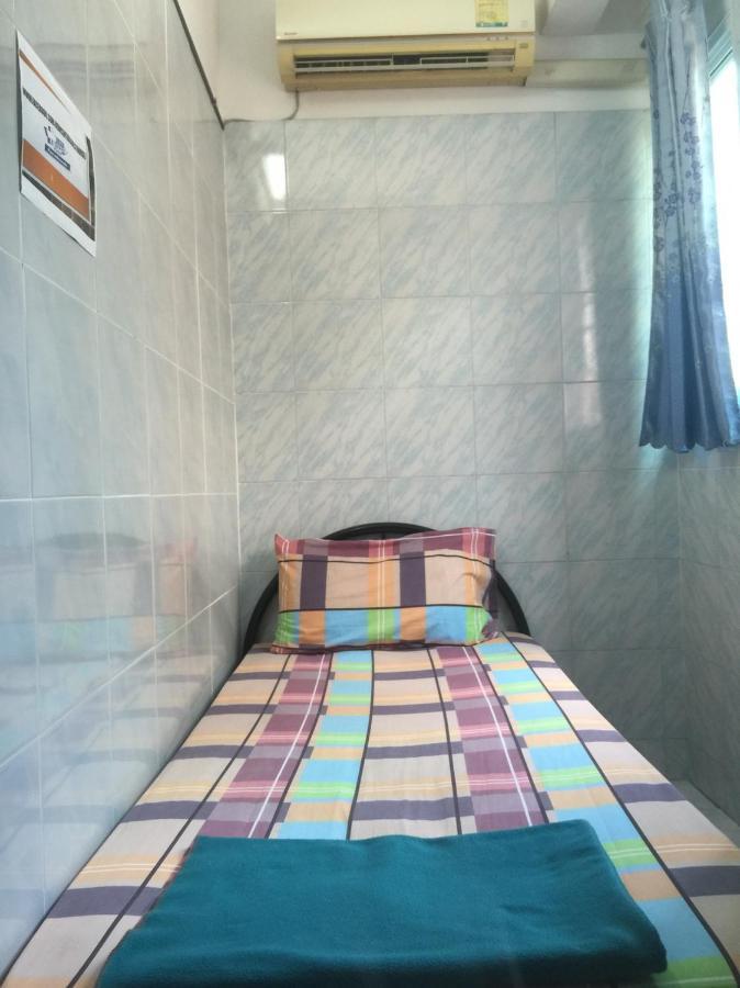 New Central Guesthouse Бангкок Экстерьер фото